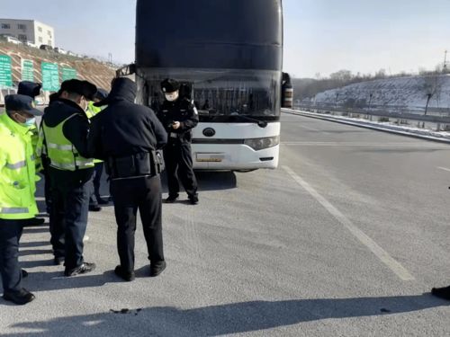 吉林市交通執(zhí)法支隊多措并舉 護(hù)航春運期間旅游包車與城市配送運輸安全